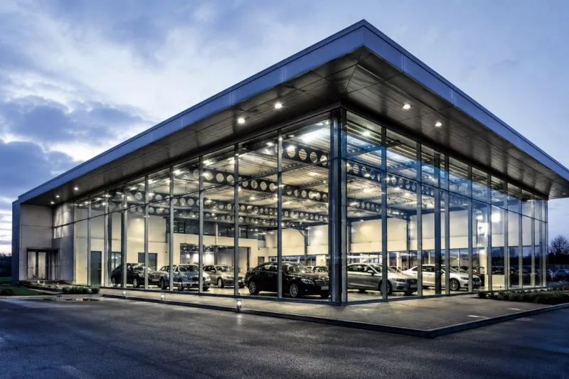 Zašto je dizajn velikog raspona ključna prednost izgradnje salona automobila sa čeličnim okvirom?