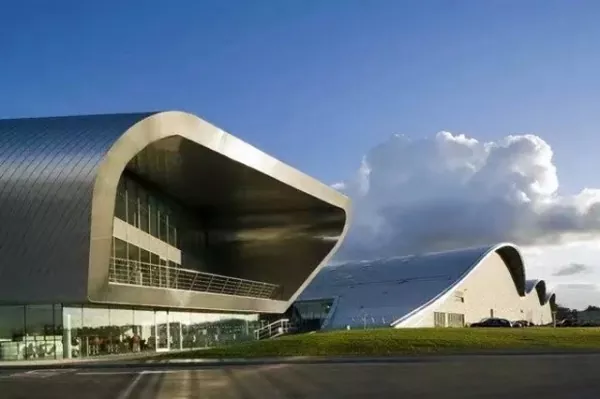 Poslovni Jet terminal sa čeličnim konstrukcijama
